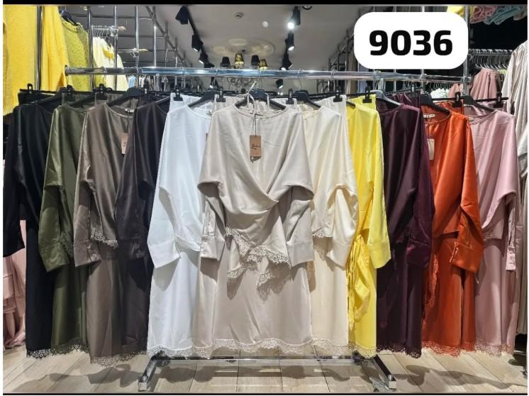Ensemble satiné avec dentelle coloris